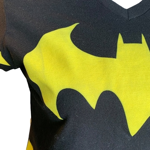 Batman shirt with cape XL fits like large - Picture 2 of 8